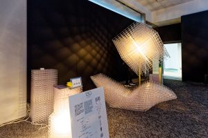 現代版の金継ぎ!? 再生PETの線で繋ぐ成形オブジェ