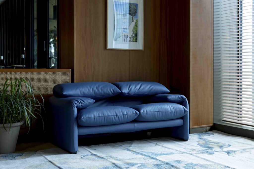 CASSINA IXC × BECCIU. 別注“MARALUNGA”誕生──名作ソファが限定素材で蘇る「ラグジュアリーの新章」