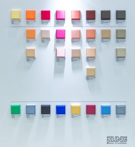 コルビュジエの色彩を宿すスイッチ──独JUNGが提示する、ラグジュアリー住宅のためのスマートスイッチ