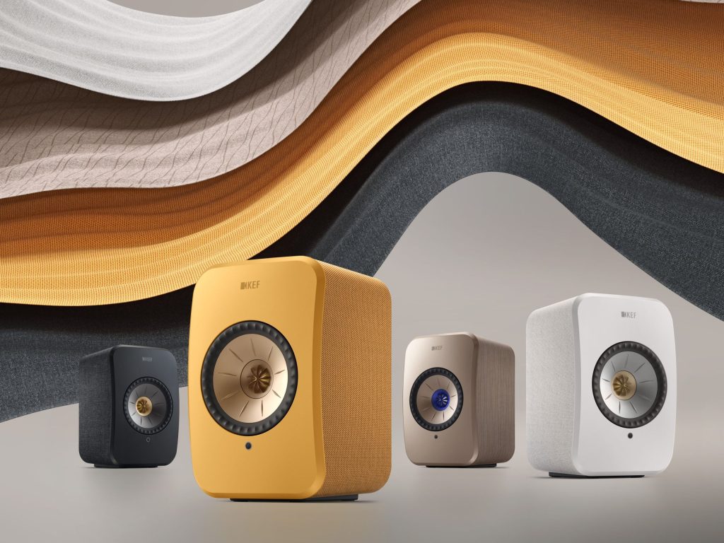 KEFのワイヤレススピーカー「LSX II」に新色アンバーヘイズ／コットンホワイトが追加──空間に”静けさ”と”温度”をもたらすワイヤレスHi-Fiの新美学