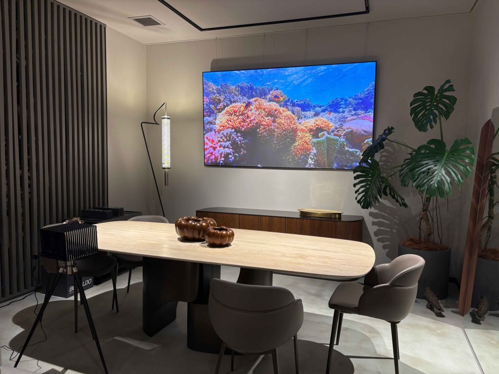 4KレーザープロジェクターAWOL Vision「VisionMaster Max」が南青山BONALDOで展示開始【2/27まで】