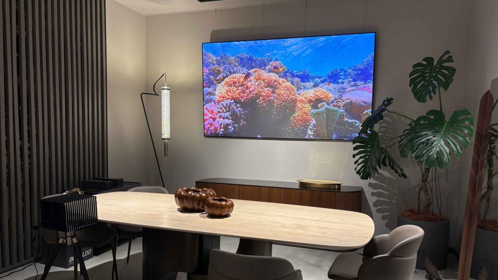 4KレーザープロジェクターAWOL Vision「VisionMaster Max」が南青山BONALDOで展示開始【2/27まで】