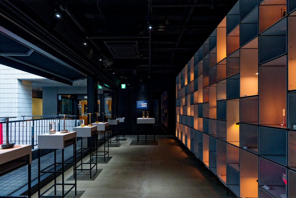 海辺・バスルームでも使える名作ポータブル照明。アンビエンテック「Turn」シリーズにマリングレード仕様が登場