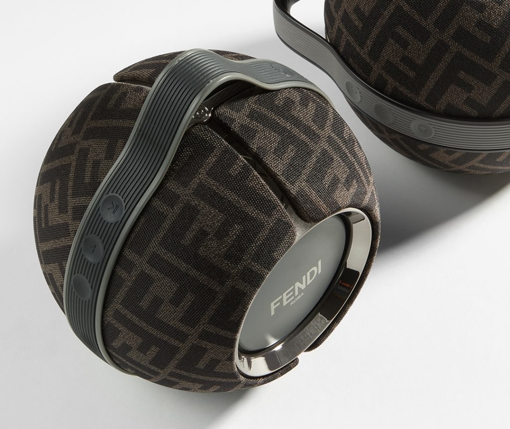 ラグジュアリーな音の芸術。フェンディとデビアレの共鳴で生まれた球体スピーカー