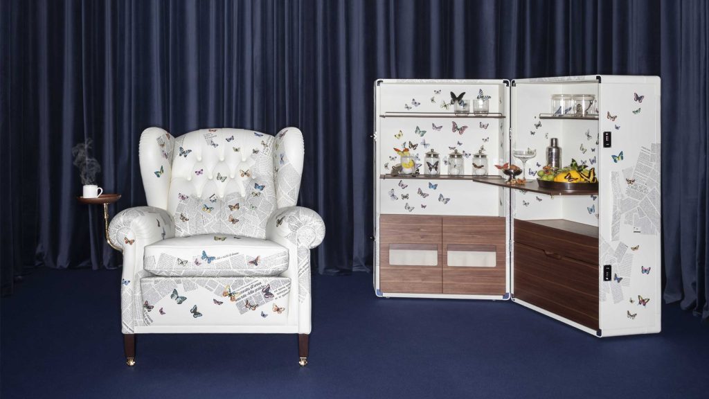 フォルナセッティ × ポルトローナ・フラウ。名作チェア「1919」とドリンクキャビネット「Isidoro」がアート家具に