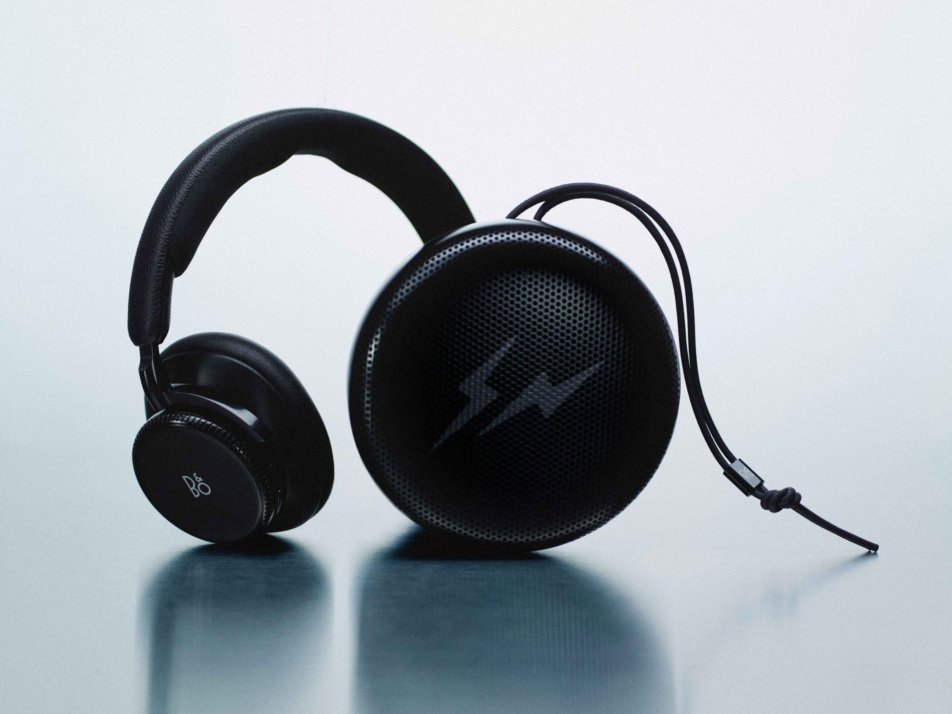Bang & Olufsen × fragmentのBeoplay H100とBeosound A1