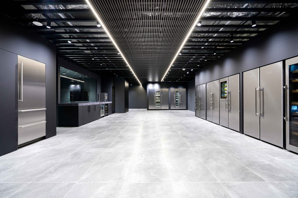 LIEBHERR東京ショールームに展示された冷蔵庫やワインキャビネット