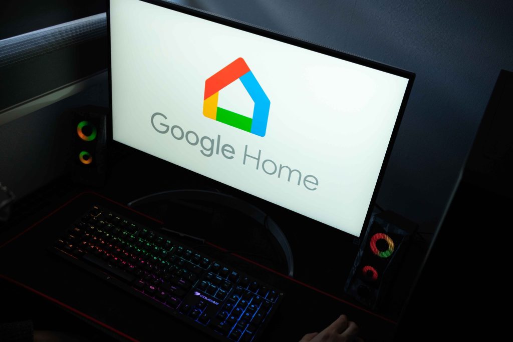 PCモニターに表示されたGoogle Homeのロゴ