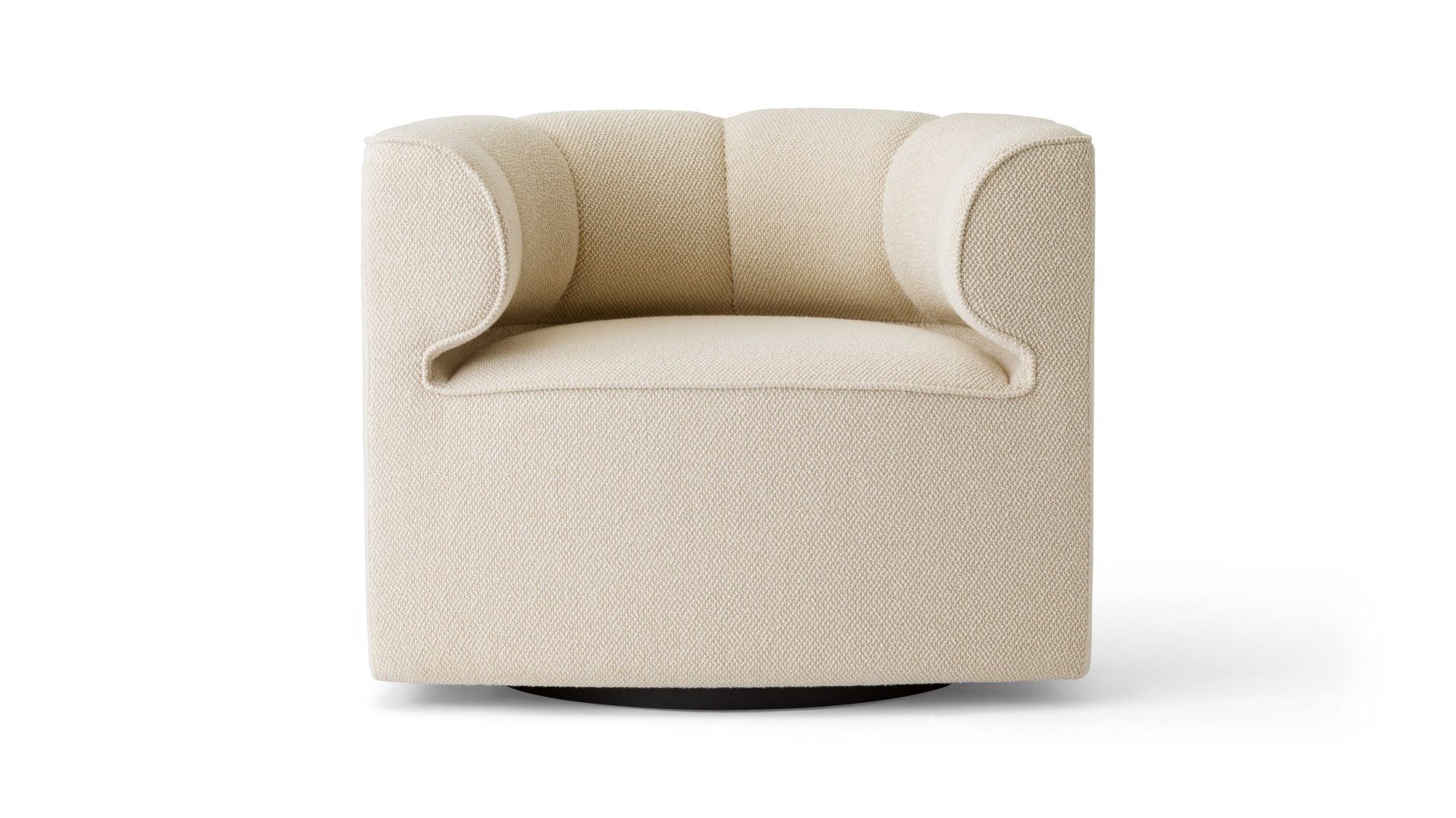 丸みを帯びたアームレストが特徴のEave Seamline Lounge Chair