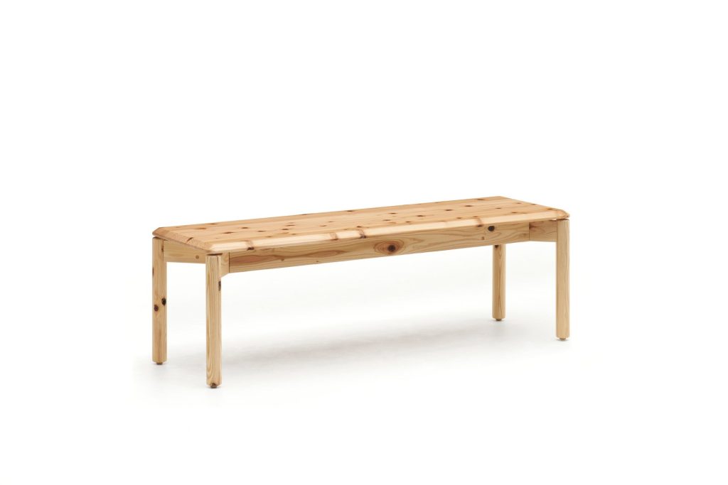カリモク家具「MORIWA」のBench、スギ材の木目を活かしたベンチ