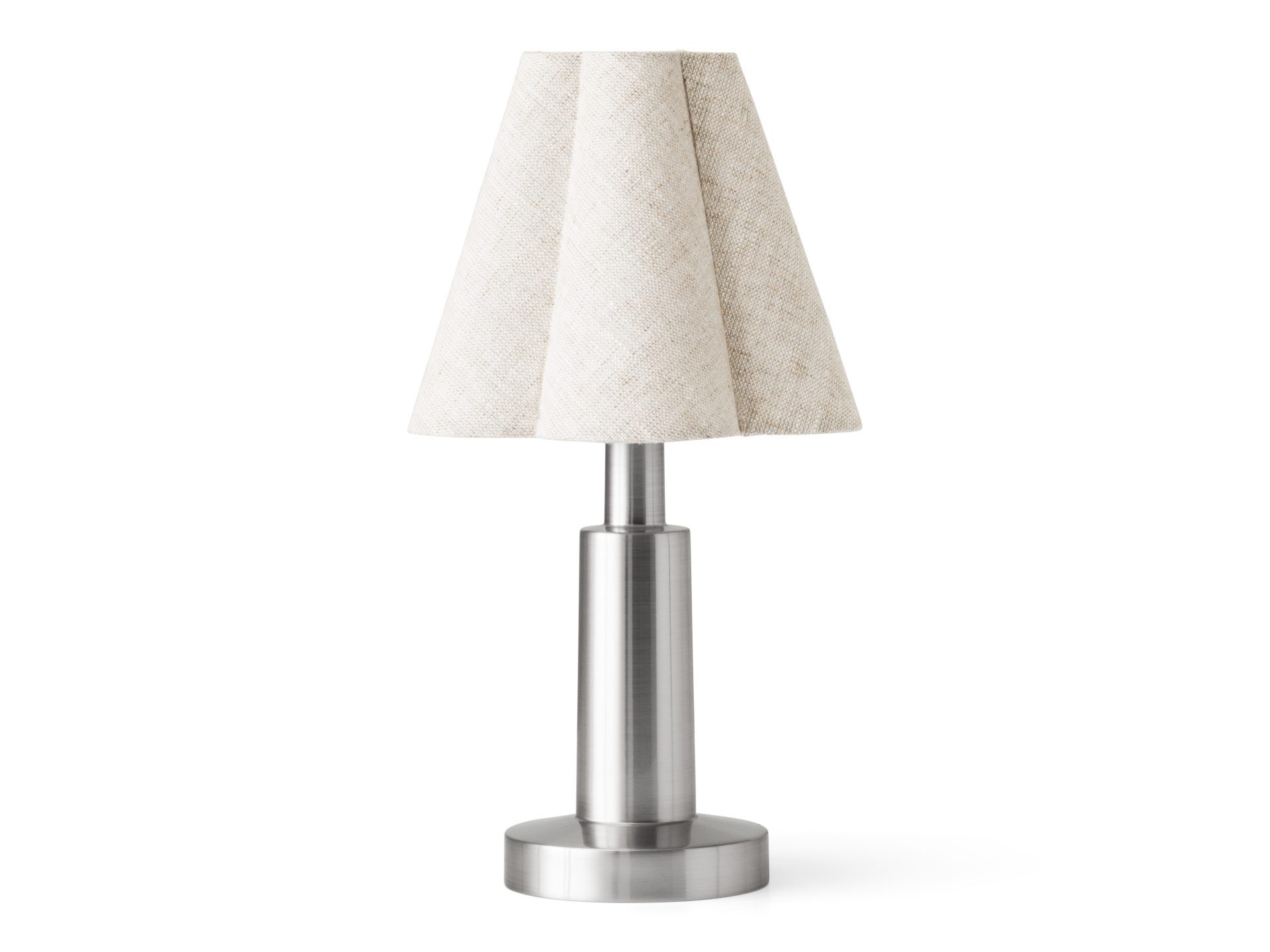リネンシェードとクロームベースを組み合わせたAdmiral Portable Lamp