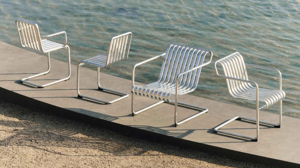 HAYのアウトドア家具に新作登場。テラスや庭を彩る「DEVILLE」と「Palissade Cantilever」