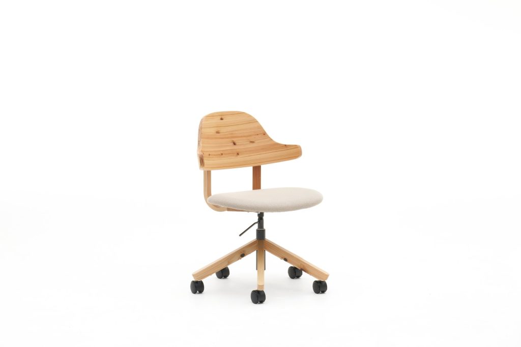 カリモク家具「MORIWA」のTask Chair、Clearカラー