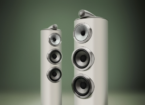 ウォーム・ホワイト仕上げのBowers & Wilkins 800 Series Diamond D5フロアスタンディングスピーカー