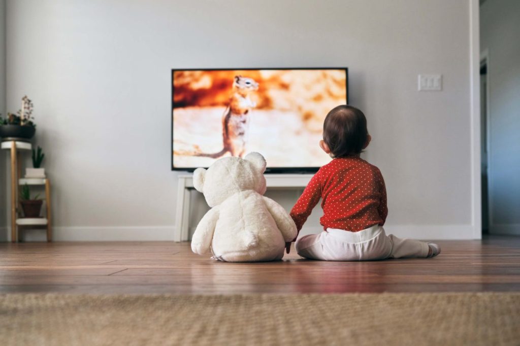 子どもがテレビを見る目にやさしい映像体験のイメージ
