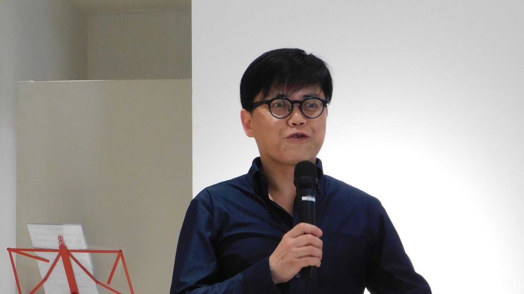 DEVIALETのブランドヒストリーを説明する高橋氏