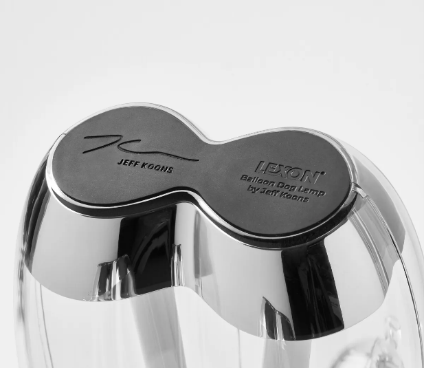 Balloon Dog Lamp本体に刻印されたジェフ・クーンズのサイン