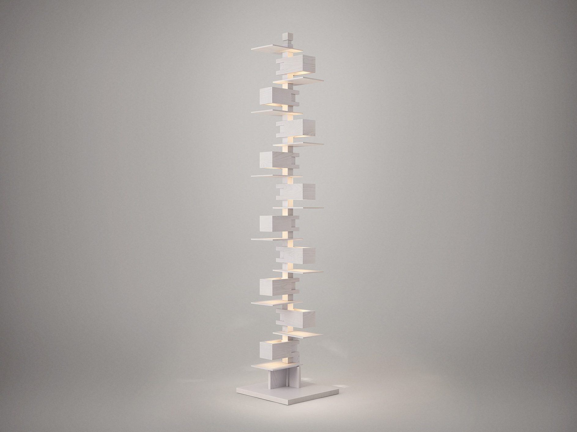 白く仕上げられた高さ約2メートルのTALIESIN 2 WHITE