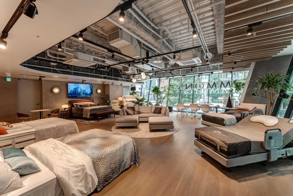 シモンズ、東京・新宿に「新宿シモンズギャラリー」をオープン。上質な眠りを体感できる新拠点