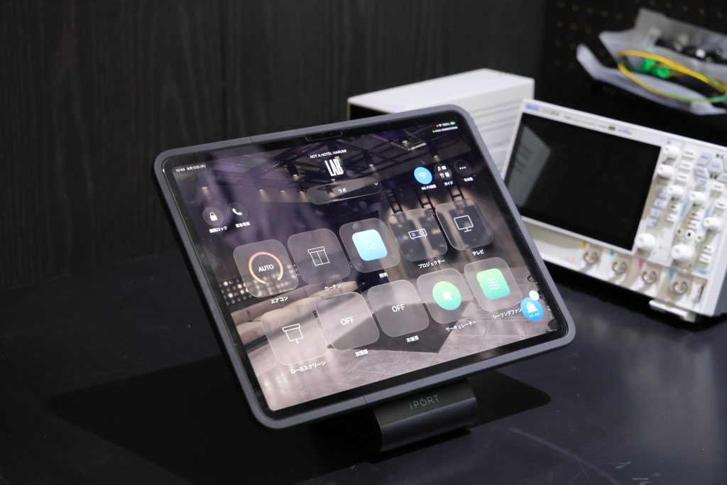 NOT A HOTELのiPad Home Controllerのスマートホーム操作画面