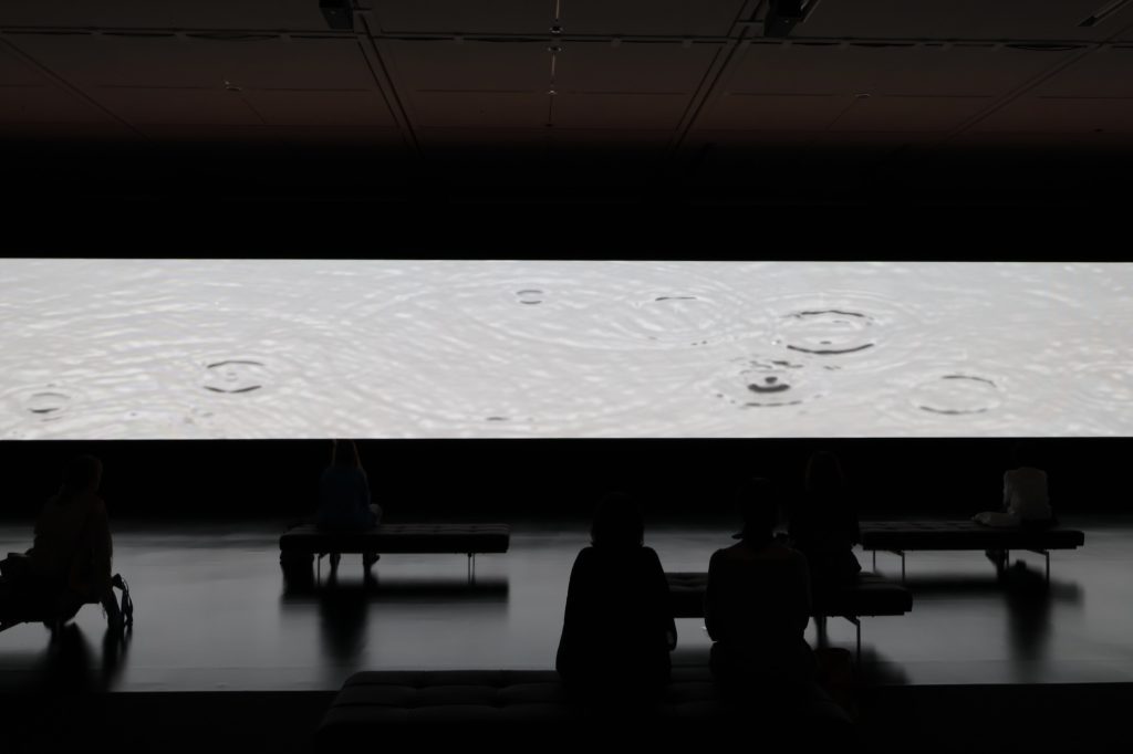 “非同期”の空間が五感を揺らす。坂本龍一 ＋ 高谷史郎《async – immersion》は変化し続けるアート