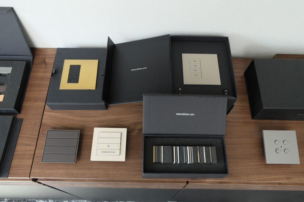 イタリアEkinex（エキネックス）のKNXキーパッドと仕上げサンプル