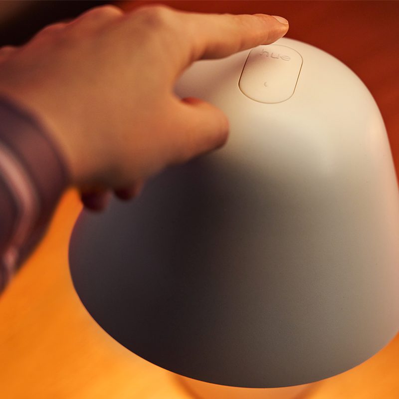 Philips Hue トワイライト本体上部のドットボタンとHueボタン