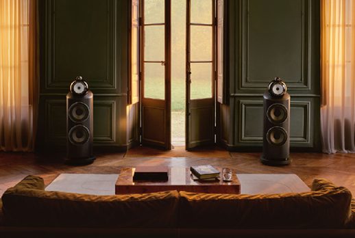 ラグジュアリーな住空間に設置されたBowers & Wilkins 800 Series Diamond D5