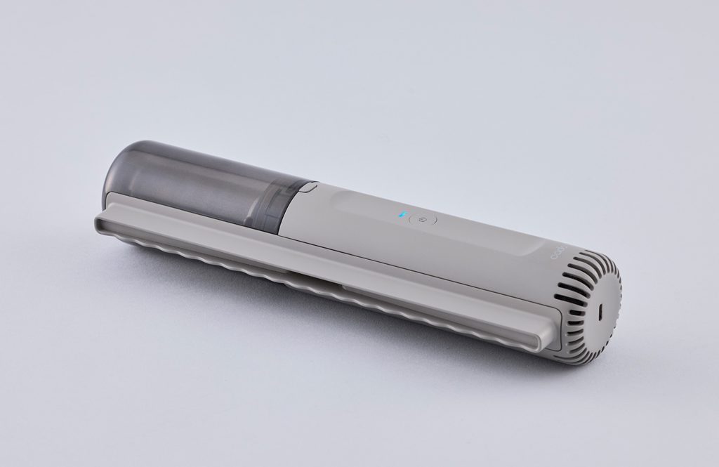 cado「FOEHN スティックふとんクリーナー」登場。470gの軽さで寝具ケアを毎日の習慣に