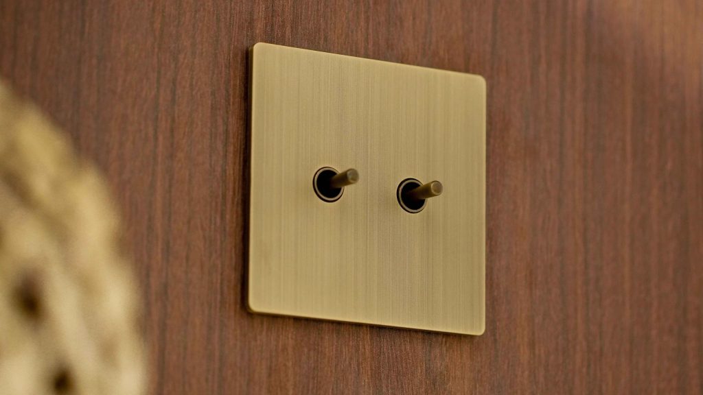 ラグジュアリー住宅のインテリアに溶け込むLutron Avienaキーパッド