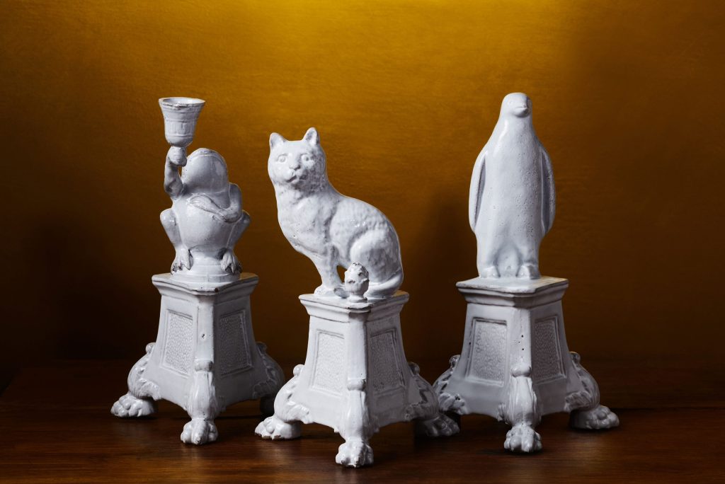 Astier de Villatteの白い陶器による猫や鳥などのオブジェ
