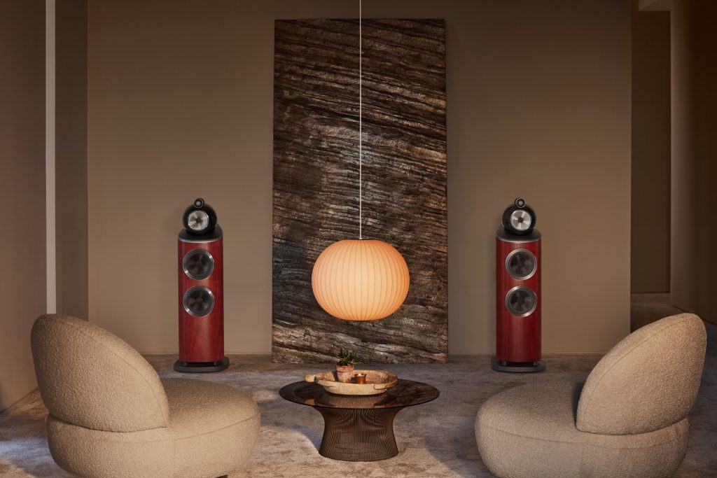 ROLF BENZの家具とBowers & Wilkins 800 Series Diamondを組み合わせたリビング空間