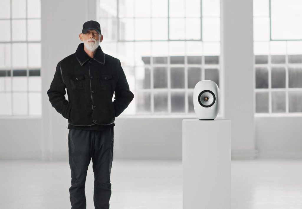 KEF LS LUXE Mineral Whiteとデザイナー、ロス・ラブグローブ