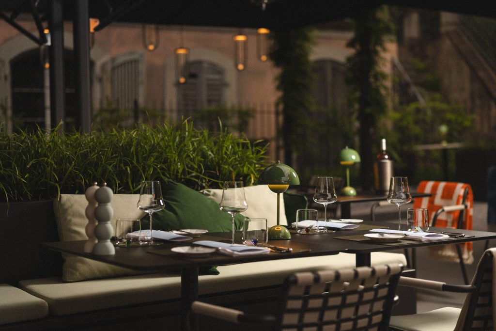 チューリッヒのVilla Florhofのテラスダイニング