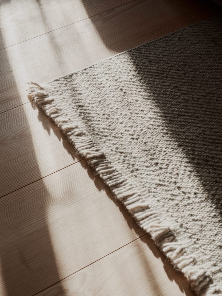 BoConcept ハンドクラフトラグの織りとフリンジのディテール