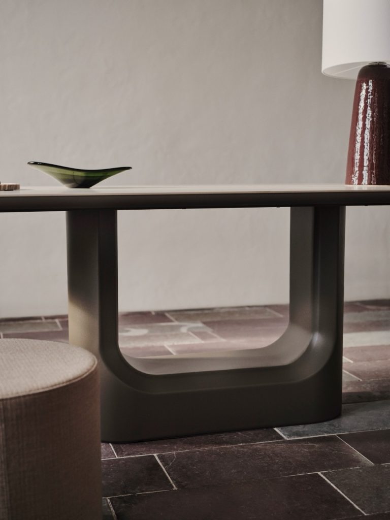 BoConcept Volterra ダイニングテーブルのU字型ベース