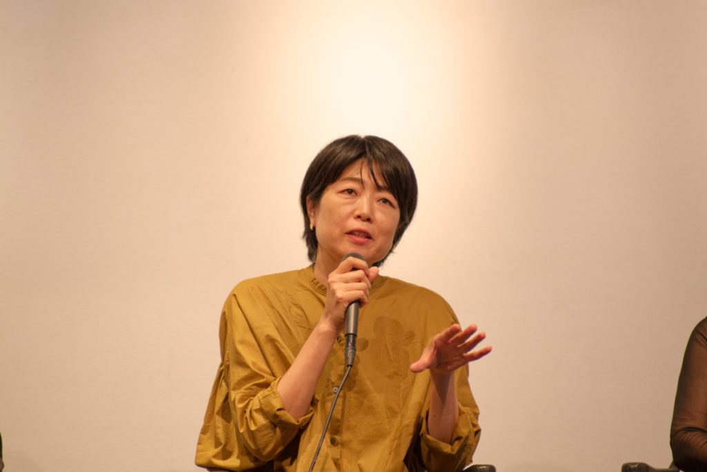 「対極」をテーマにした竹芸作品の制作について語る登壇者