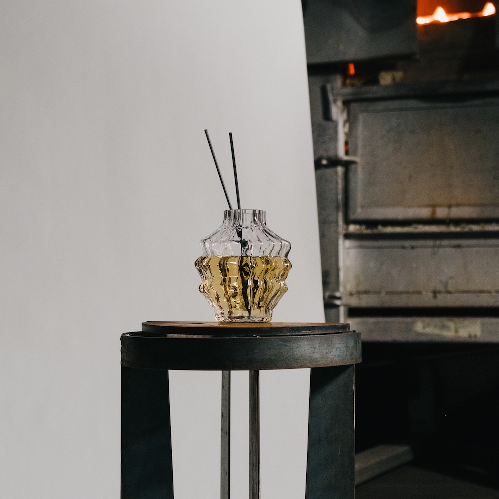 BYREDO × IITTALA「LJUS」のフレグランスディフューザーボトル