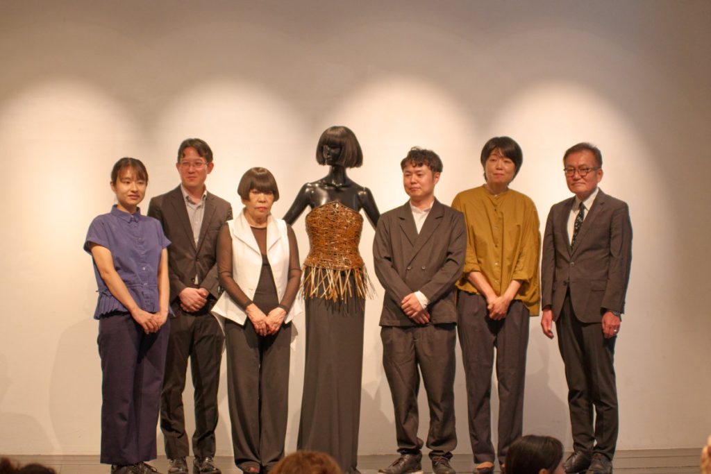 コシノジュンコ×竹芸、「対極」が生む新たな表現。大分市美術館で6人の竹芸作家と企画展