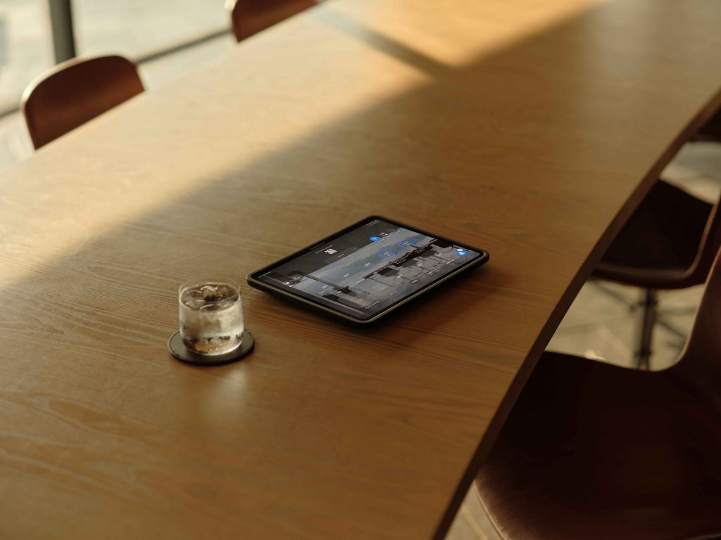 NOT A HOTELのスマートホームと開発ラボの舞台裏。スイッチのない滞在体験はどうつくられるのか？