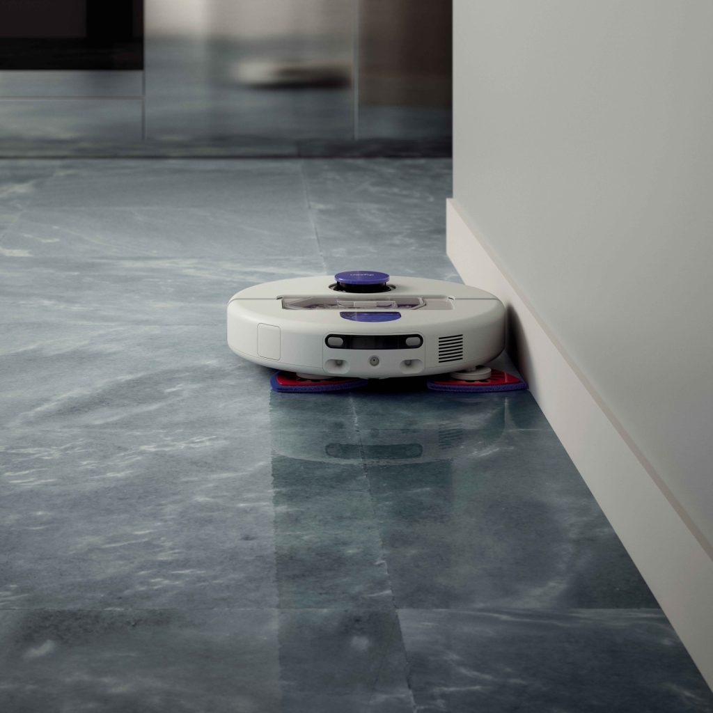 壁際を水拭きするDyson R2 Nurovi Wash+Dry