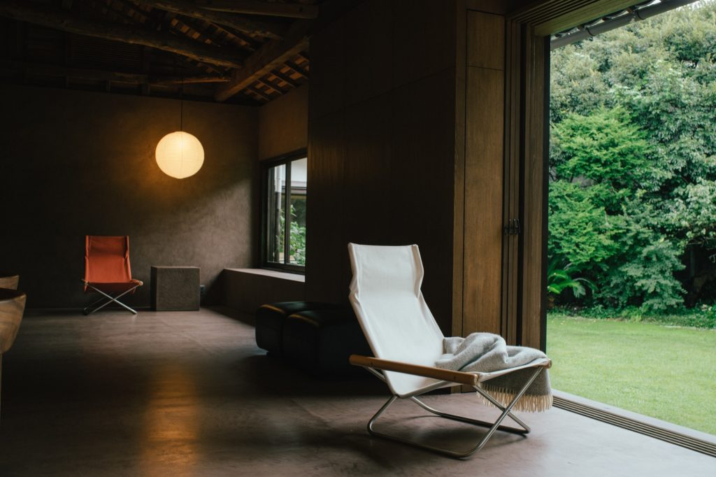 新居猛がデザインしたNychair Xのある室内空間