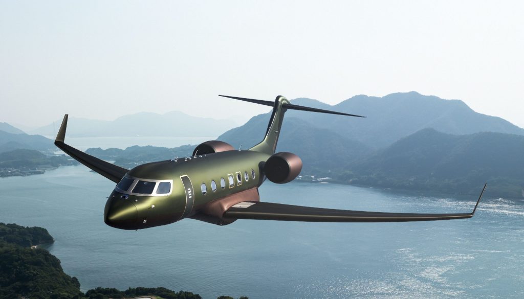 NIGO JETのGulfstream G500が海上を飛行するイメージ、グリーンとブラウンの機体デザイン