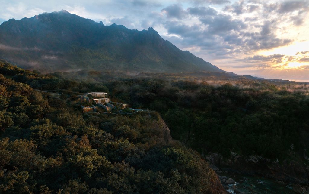 ジャン・ヌーヴェルが手掛けるNOT A HOTEL YAKUSHIMA