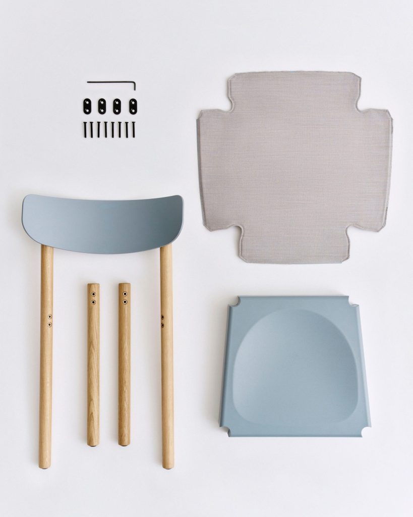 HAY Pack Chairのフラットパック構造と座面、背もたれ、木製脚部などの構成パーツ