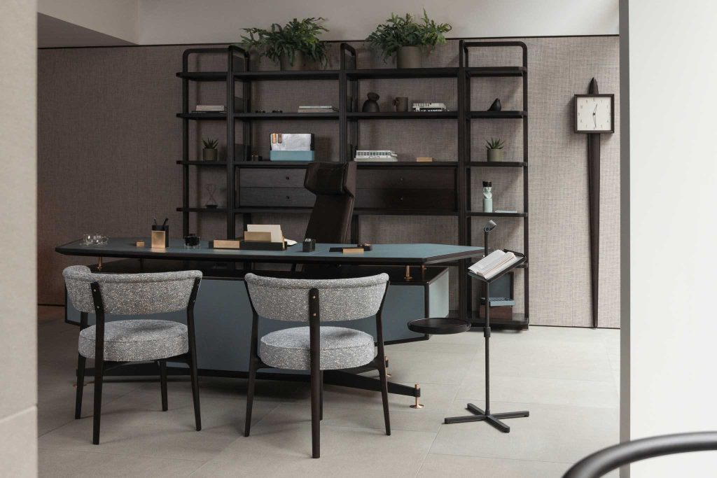 チェコッティ・コレツィオーニの「604 DESK」を中心としたエグゼクティブオフィスのインテリア